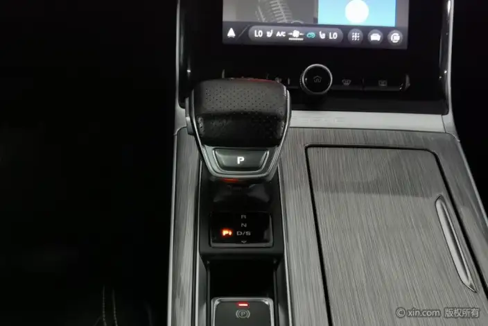 Roewe RX5 2020 Model PLUS 300TGI Automatic Ali Guo Trendy Ultimate Edition – фото 14