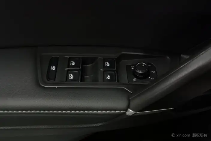 Volkswagen Tiguan L 2021 Model 330TSI Automatic 2WD R-Line Enjoy the version more – фото 23