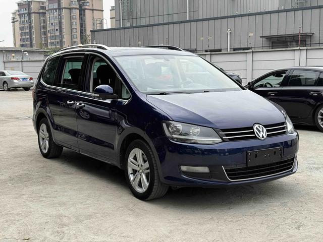 Volkswagen Sharan Модель 2018 года 380TSI Com f ort 7 seat – фото 3