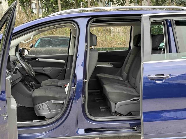 Volkswagen Sharan Модель 2018 года 380TSI Com f ort 7 seat – фото 6