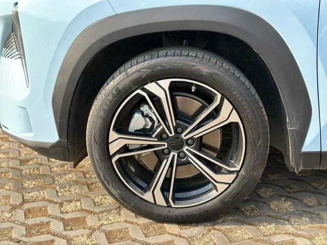 Geely Galaxy L7 2024 1.5T DHT 115km PLUS Longteng Edition – фото 5