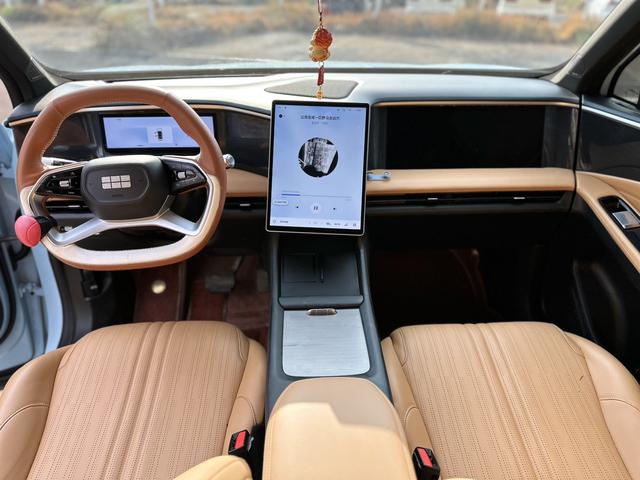 Geely Galaxy L7 2024 1.5T DHT 115km PLUS Longteng Edition – фото 8