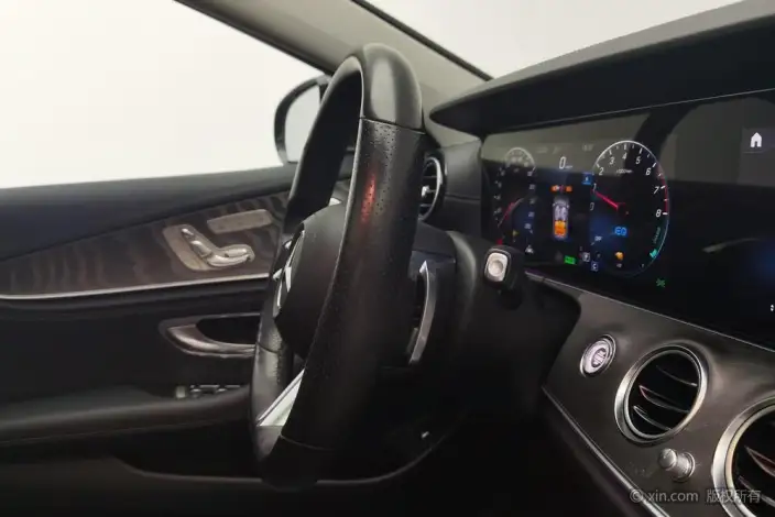 Mercedes-Benz E-Class PHEV 2021 Model E 350 e L Sports sedan – фото 11