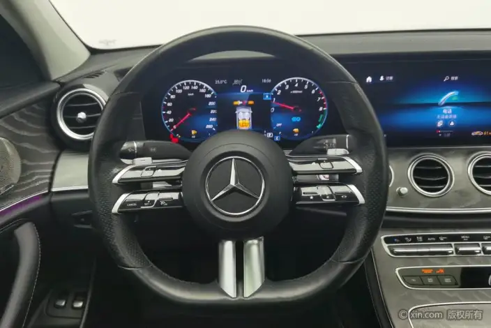 Mercedes-Benz E-Class PHEV 2021 Model E 350 e L Sports sedan – фото 14