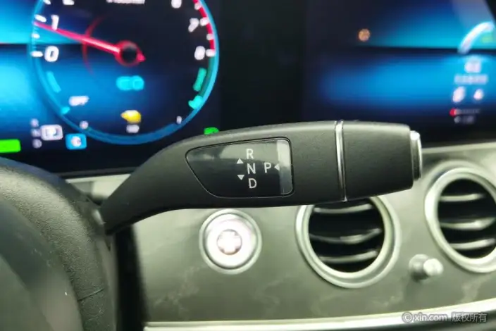 Mercedes-Benz E-Class PHEV 2021 Model E 350 e L Sports sedan – фото 15