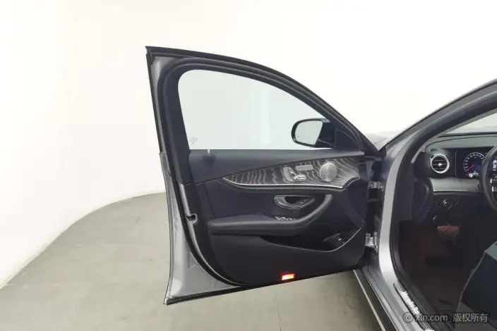 Mercedes-Benz E-Class PHEV 2021 Model E 350 e L Sports sedan – фото 22