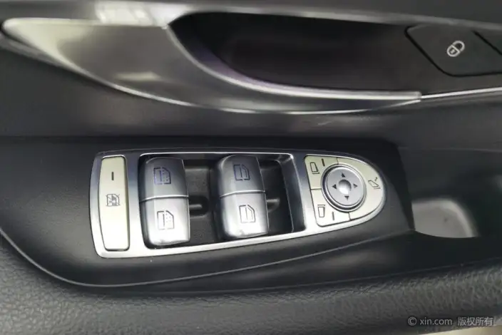 Mercedes-Benz E-Class PHEV 2021 Model E 350 e L Sports sedan – фото 23