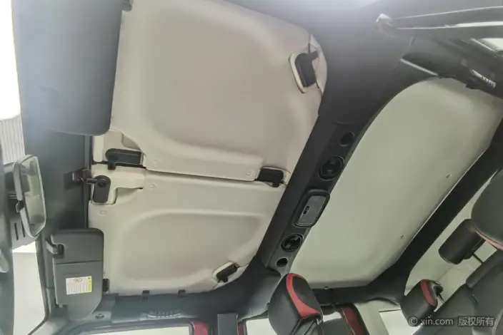 BAIC BJ40 2023 Model 2.0T Automatic 4WD City Hunter Edition Warrior Model – фото 19