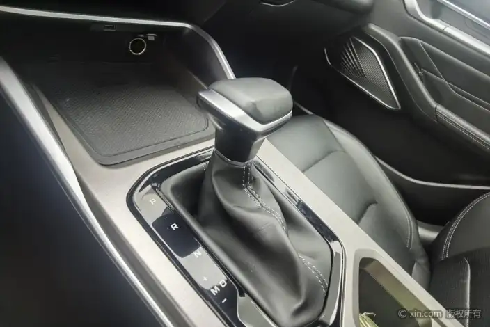 Geely Emgrand 2022 Model No. 4 Gen 1.5L CVT Noble Model – фото 15