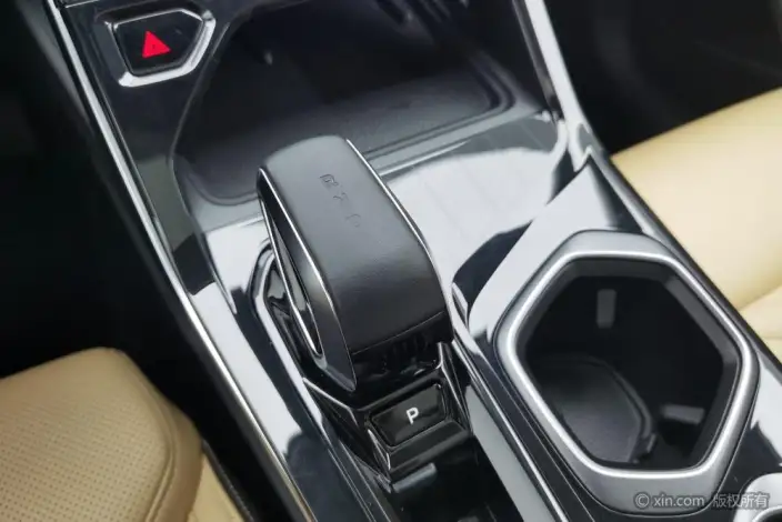 Geely Boyue L 2023 Model 2.0TD DCT Noble Model – фото 14