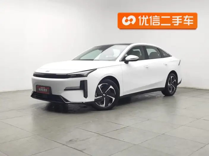 Geely Galaxy L6 2023 Model 1.5T DHT 125km MAX – фото 1