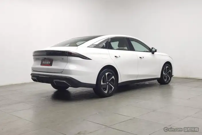 Geely Galaxy L6 2023 Model 1.5T DHT 125km MAX – фото 4
