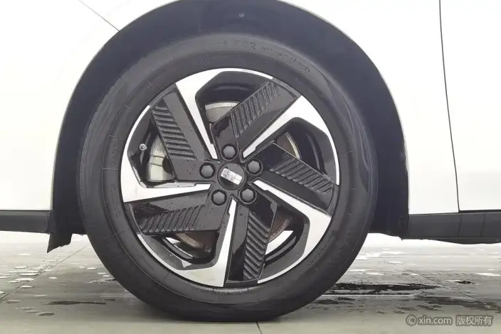 Geely Galaxy L6 2023 Model 1.5T DHT 125km MAX – фото 8