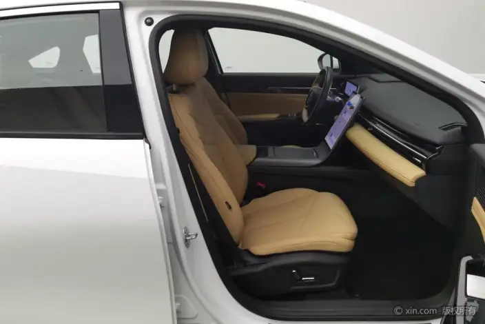 Geely Galaxy L6 2023 Model 1.5T DHT 125km MAX – фото 12