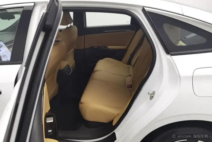 Geely Galaxy L6 2023 Model 1.5T DHT 125km MAX – фото 20