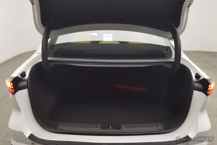 Geely Galaxy L6 2023 Model 1.5T DHT 125km MAX – фото 24