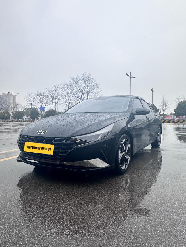 Hyundai Elantra 2021 1.5L CVT LUX Premium – фото 1