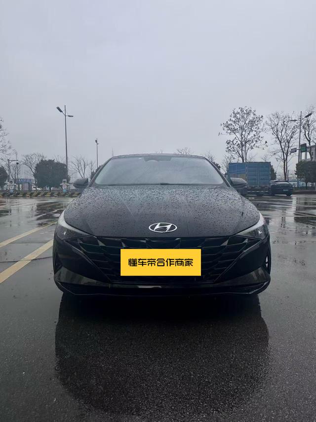 Hyundai Elantra 2021 1.5L CVT LUX Premium – фото 2