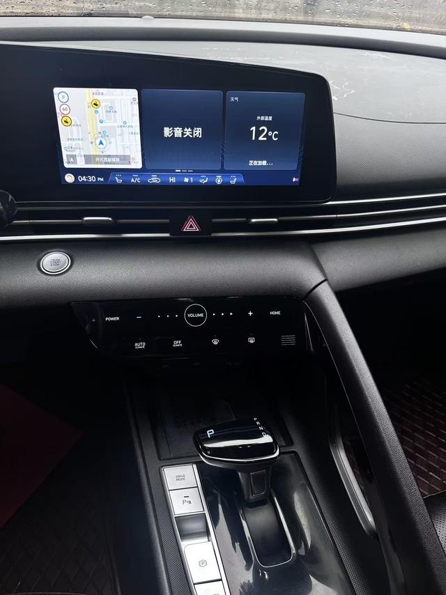 Hyundai Elantra 2021 1.5L CVT LUX Premium – фото 3