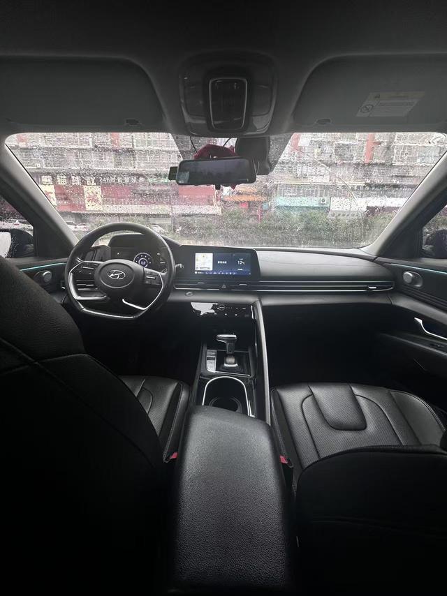 Hyundai Elantra 2021 1.5L CVT LUX Premium – фото 6