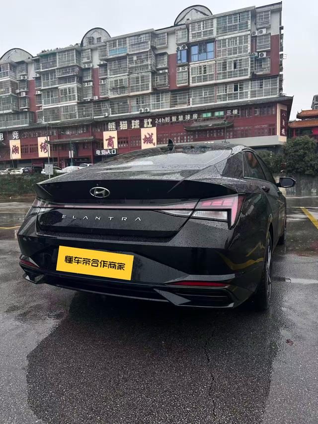 Hyundai Elantra 2021 1.5L CVT LUX Premium – фото 10