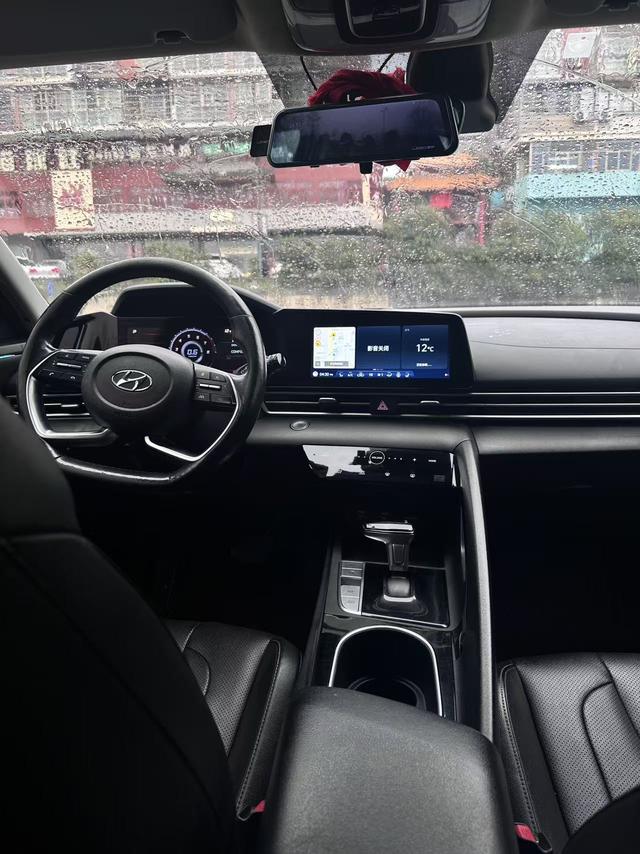 Hyundai Elantra 2021 1.5L CVT LUX Premium – фото 11
