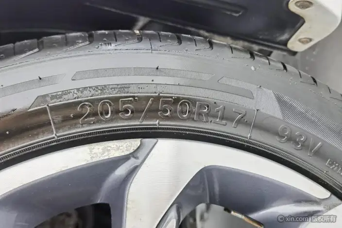 Geely Emgrand GL 2021 Model UP 1.4T CVT Ling Zun Model – фото 10