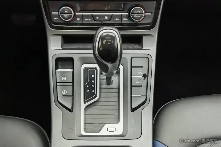 Geely Emgrand GL 2021 Model UP 1.4T CVT Ling Zun Model – фото 14
