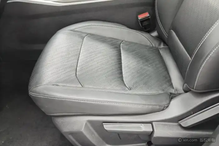Geely Emgrand 2022 Model No. 4 Gen 1.5L CVT Noble Model – фото 18