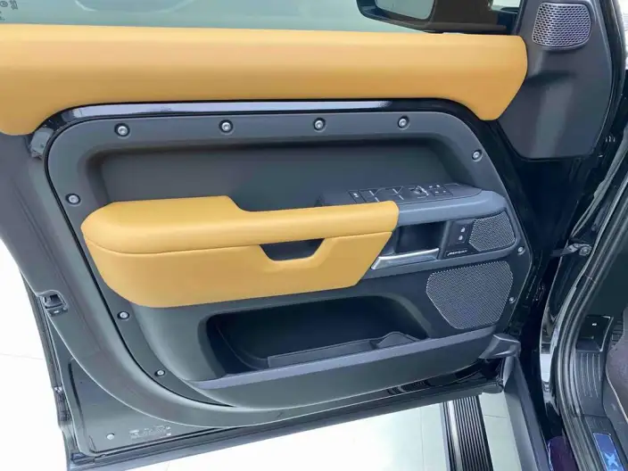 Land Rover Defender 2024 Model 110 3.0T P400 X-Dynamic HSE – фото 10
