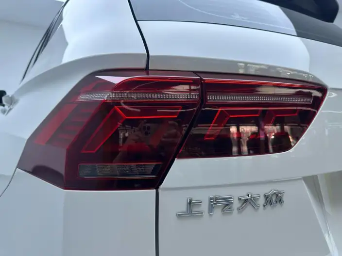 Volkswagen Tiguan L 2022 Model 330TSI Automatic 2WD R-Line Enjoy the version more – фото 13
