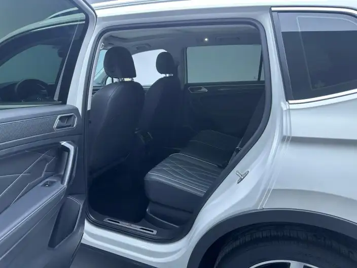 Volkswagen Tiguan L 2022 Model 330TSI Automatic 2WD R-Line Enjoy the version more – фото 18