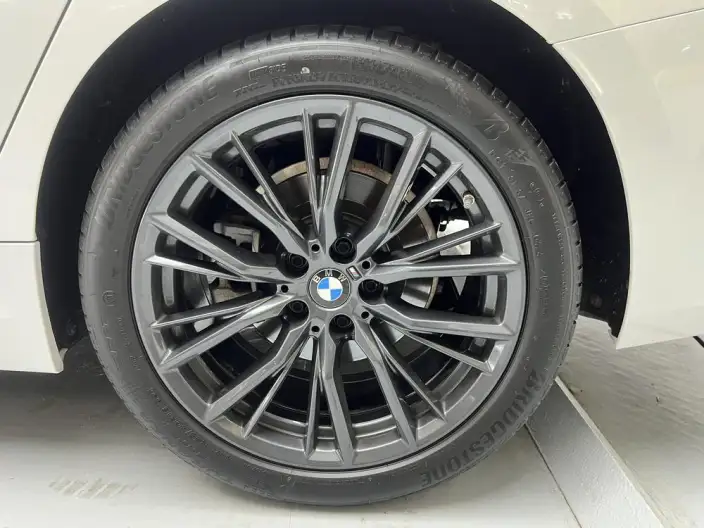 BMW 3 Series 2023 Model 325i M Sports Night Set – фото 9