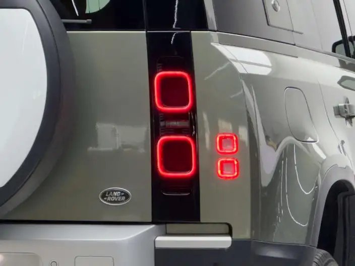 Land Rover Defender 2020 Model 110 P400 HSE – фото 6