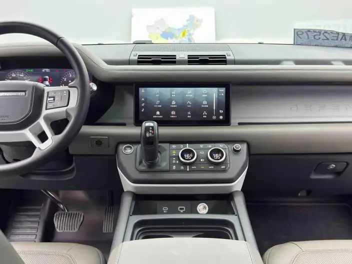 Land Rover Defender 2020 Model 110 P400 HSE – фото 10