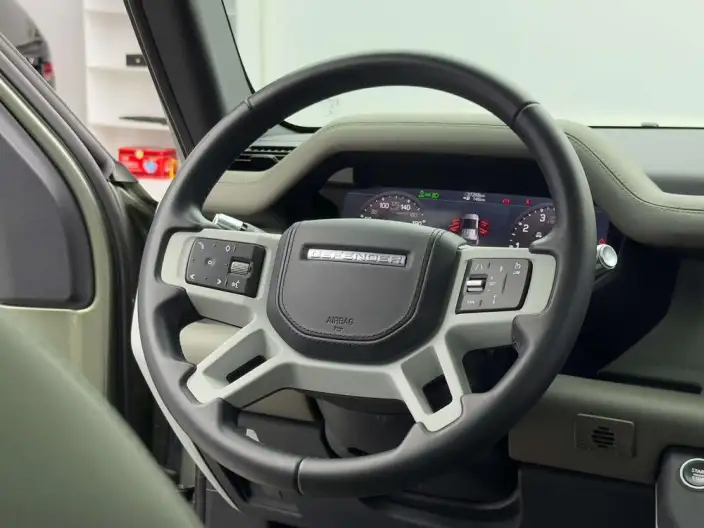 Land Rover Defender 2020 Model 110 P400 HSE – фото 13