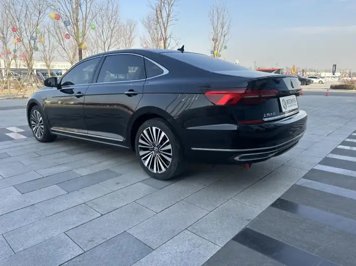 Volkswagen Passat 2021 Model 330TSI Deluxe Edition – фото 3