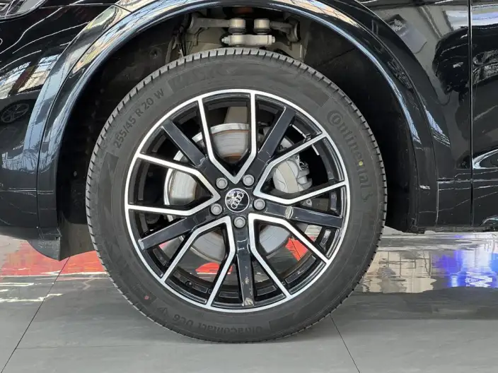 Audi Q5L 2026 Model quattro 45th Anniversary Collector Edition Edition 40TFSI Luxury Dynamic Model – фото 8