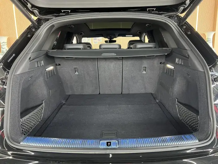 Audi Q5L 2026 Model quattro 45th Anniversary Collector Edition Edition 40TFSI Luxury Dynamic Model – фото 12