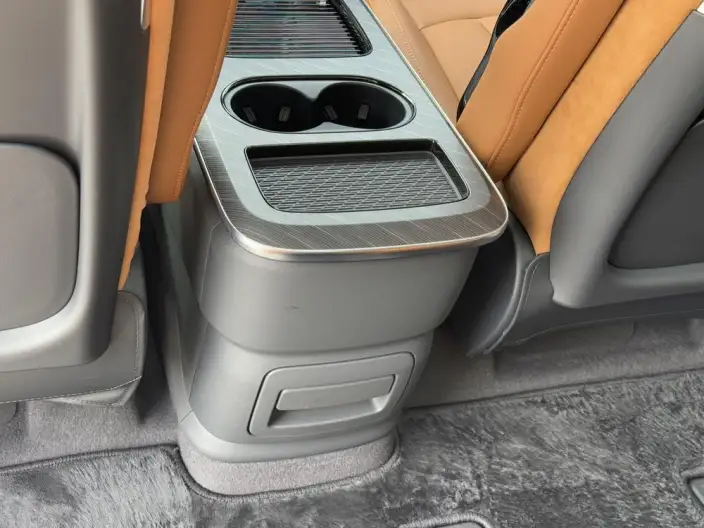 HONGQI HQ9 PHEV 2024 Model 4WD Business Edition – фото 9