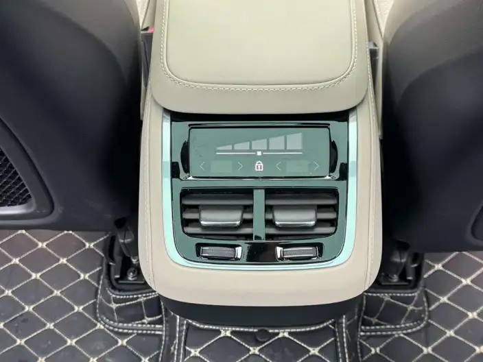 Volvo XC90 2025 Model Facelift B6 Smart Range Deluxe Edition 6 seat – фото 6