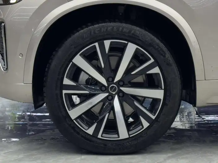 Volvo XC90 2025 Model Facelift B6 Smart Range Deluxe Edition 6 seat – фото 7