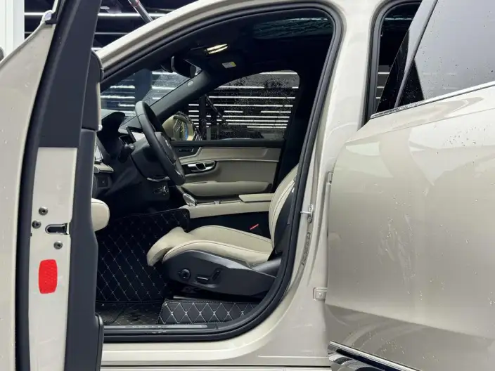 Volvo XC90 2025 Model Facelift B6 Smart Range Deluxe Edition 6 seat – фото 13