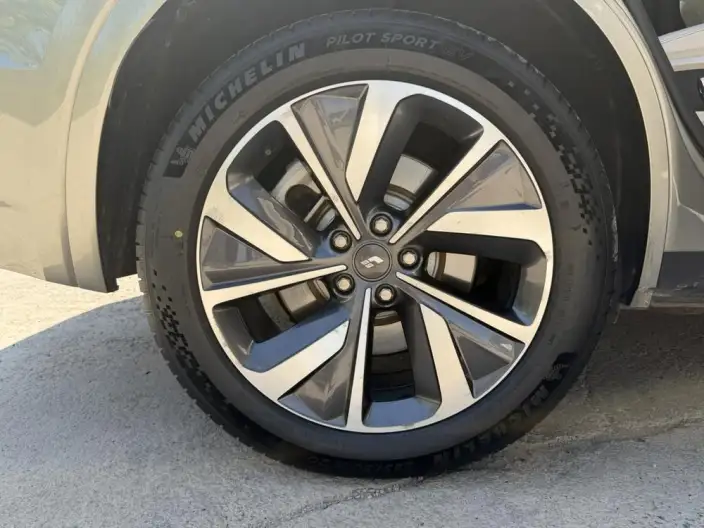 Li Auto ONE 2021 Model Extended Range 6 seat Edition – фото 9