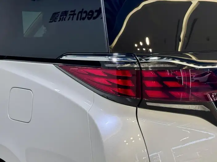 Elfa 2023 Model 2.5L Intelligent Hybrid 4WD Premium Edition – фото 10