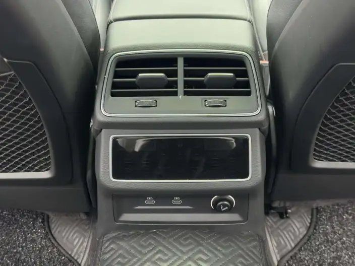 Audi A6L 2023 Model 55 TFSI quattro Exclusive Dynamic Model – фото 5