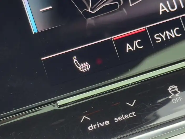 Audi A6L 2023 Model 55 TFSI quattro Exclusive Dynamic Model – фото 10