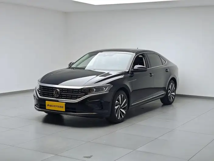 Volkswagen Passat 2023 Model 330TSI Premium Edition – фото 1
