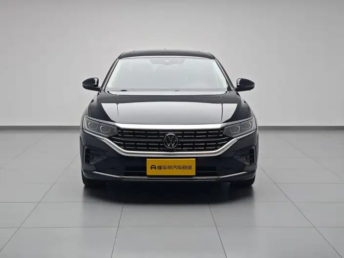 Volkswagen Passat 2023 Model 330TSI Premium Edition – фото 2