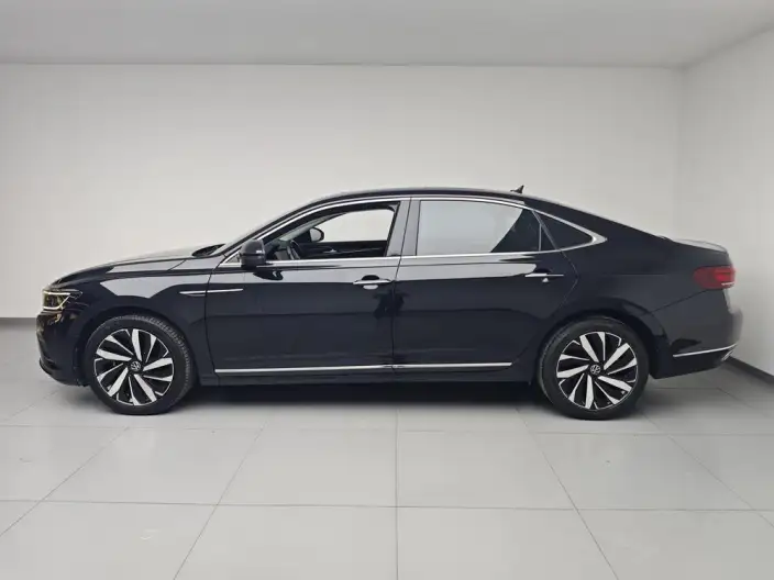 Volkswagen Passat 2023 Model 330TSI Premium Edition – фото 4